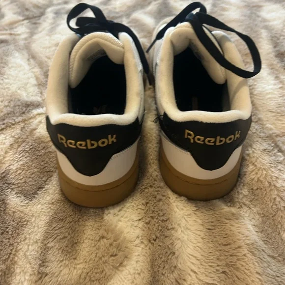 Reebok Classic cream and Black Shoes - Picture 3 of 3